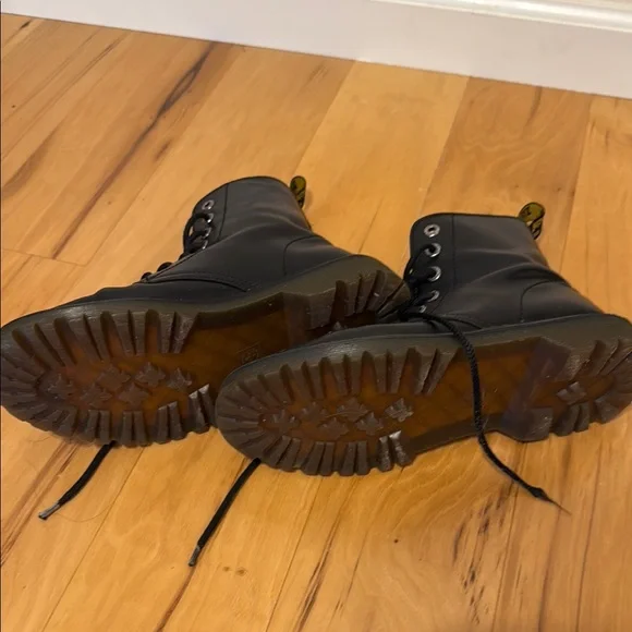 Black Leather Dr Martin Lace-Up Boots - Picture 4 of 9